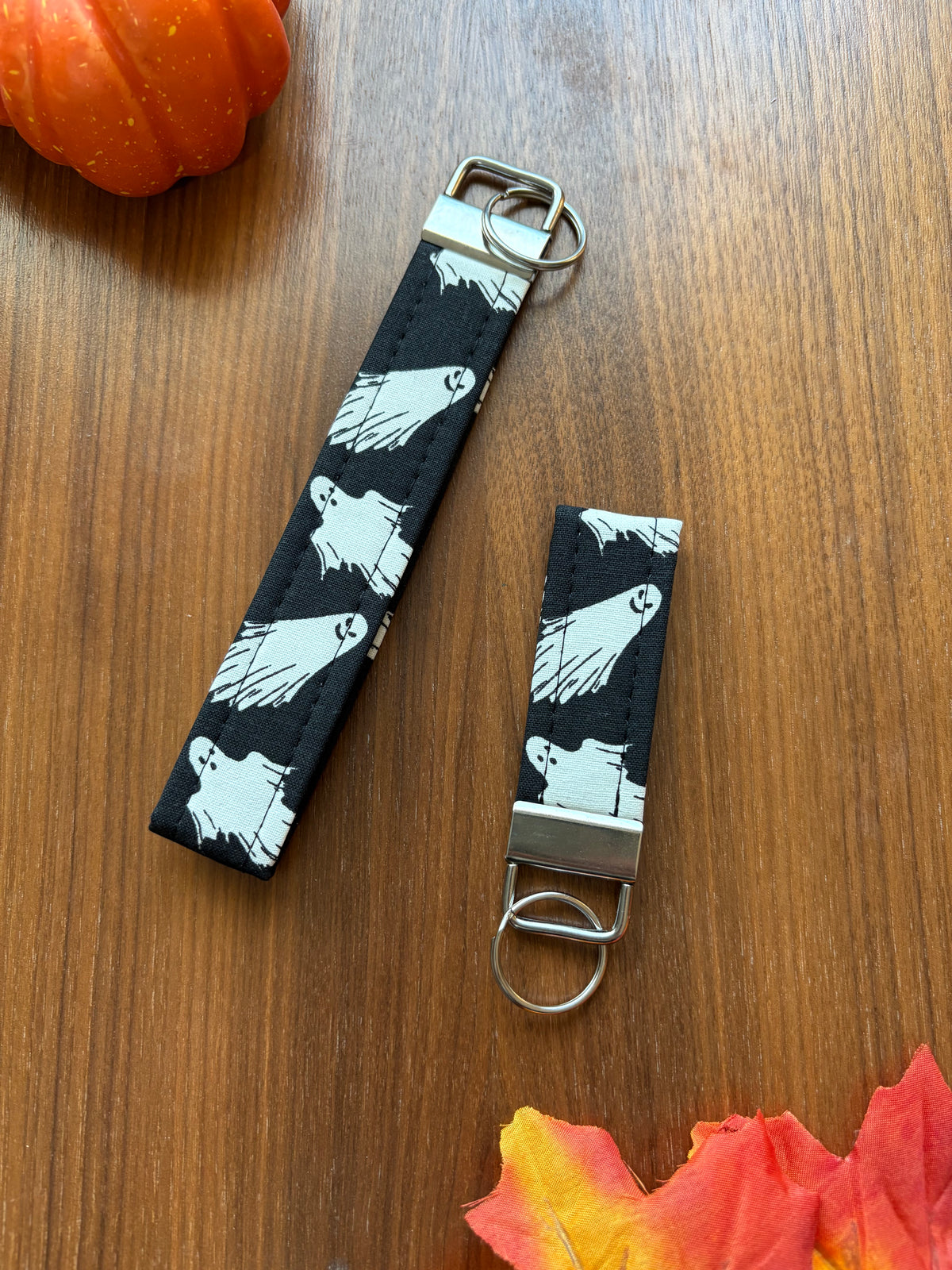 Black Glow in the Dark Ghosts Key Fob - Spooky Collection