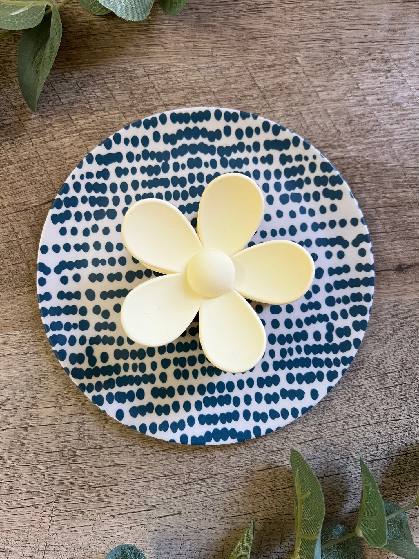 Cream Flower Claw Clip