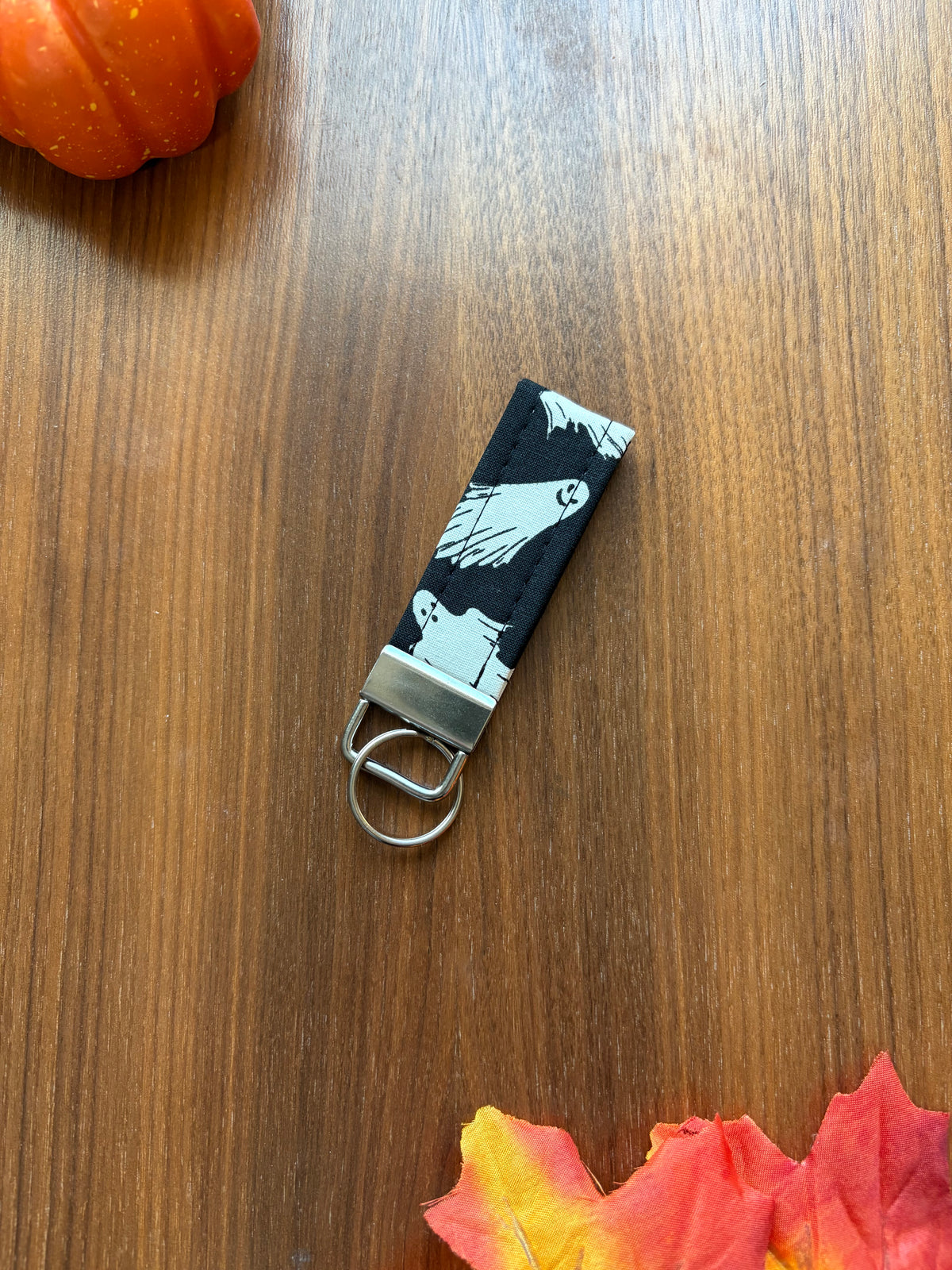 Black Glow in the Dark Ghosts Key Fob - Spooky Collection
